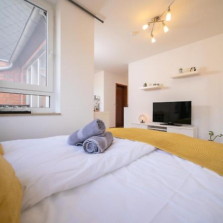 Studio Shiny - Zentral Mit Balkon - Messe - Kueche Neuss Exterior photo