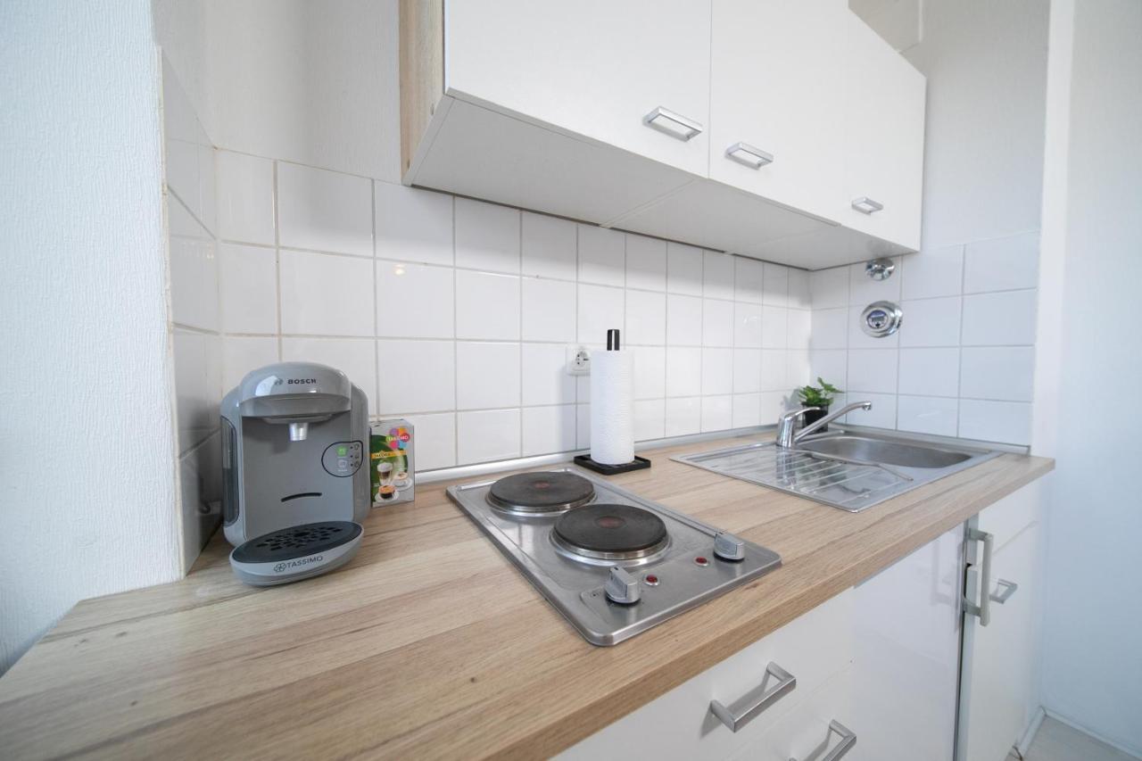 Studio Shiny - Zentral Mit Balkon - Messe - Kueche Neuss Exterior photo